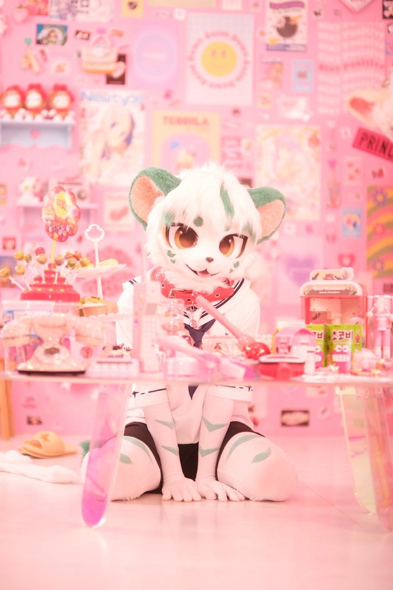 나를 봐~💓

📷 <a href="/Breadragon_P/">BREADRAGON_Photo</a> 
#FursuitEveryday