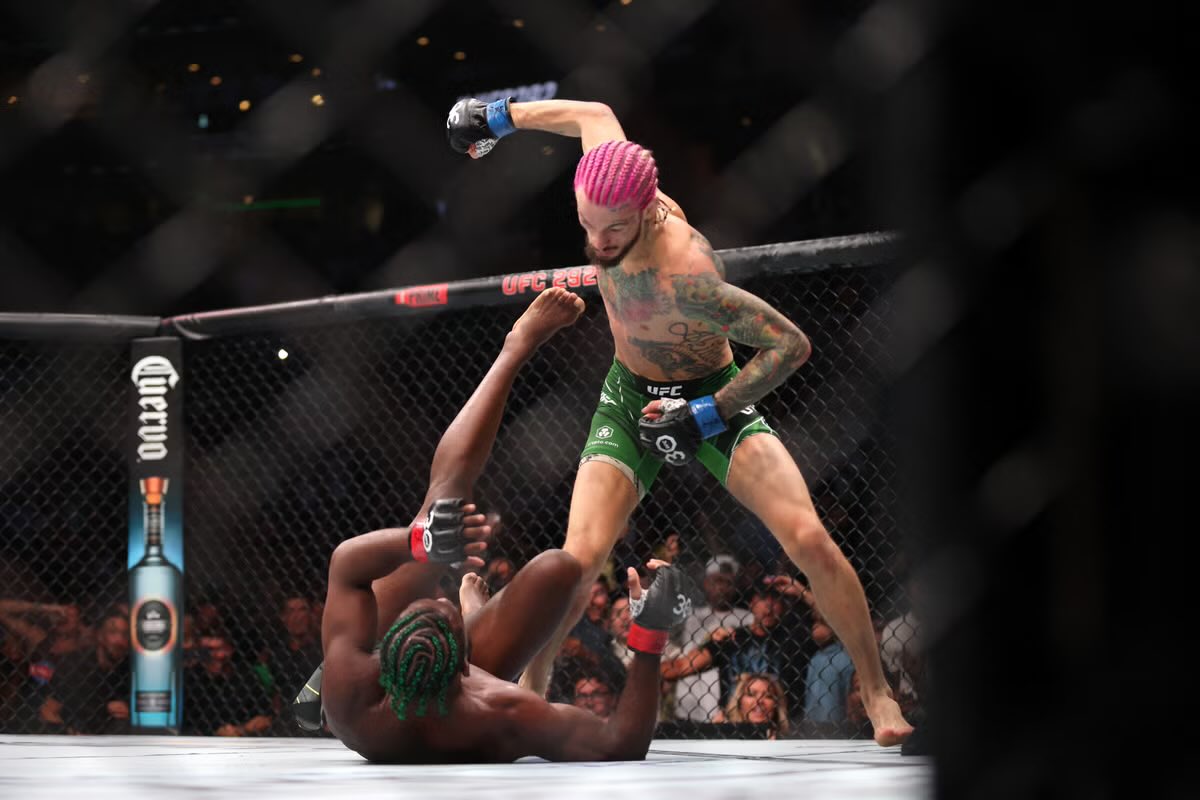 jtb_2005's tweet photo. @TheUFCStats All respect to aljo but he does https://t.co/rRHxHzUXYw