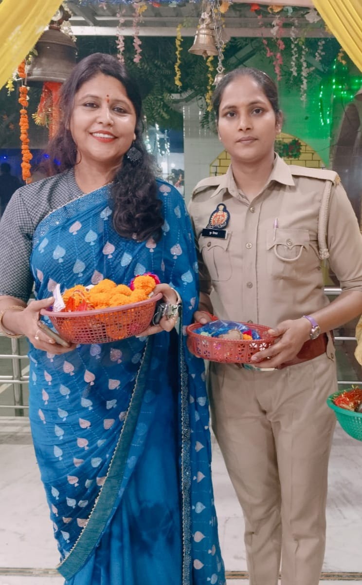 आपके हिस्से की लड़ाई कोई लड़ने नहीं आएगा न ही सोचने से आप अपना लक्ष्य प्राप्त कर पाएंगे तो उठो और अपने लक्ष्य को हर समय अपने सामने रखकर उसके लिए रात और दिन एक कर दो।आप अपनी प्रेरणा स्वयं हैं।
सुप्रभात 🙏