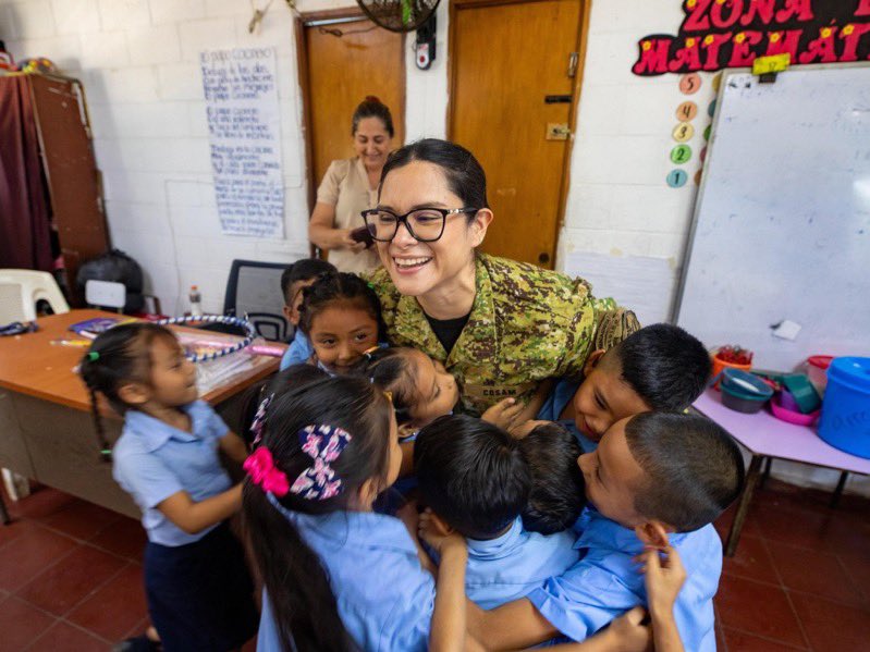 🚨URGENTE - El Salvador institui regras que cria um sistema de deméritos para estudantes que deixarem de usar expressões básicas como “bom dia”, “por favor” e “obrigado”