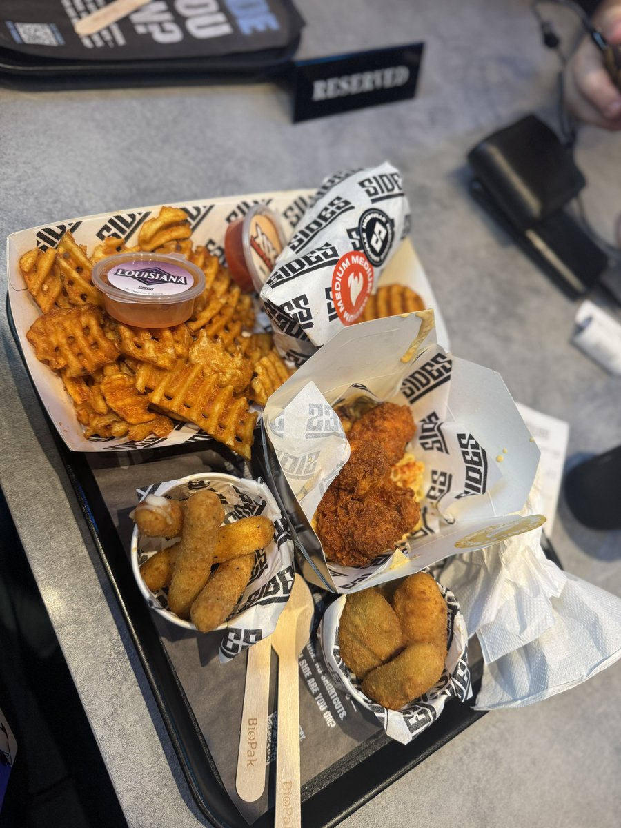 Glad to run it back with the bois <a href="/anson_707/">Anson Low 01'</a> &amp; <a href="/JianyeuLee/">Jian yeu Lee</a> for BSF Sg last min.

Hopefully my friends that traveled with me had an exciting time experiencing how I travel, 12AM Malaysia Bus Sun, 11 PM SG Bus Sun.

Thanks <a href="/ricksoniea/">ieaiea</a>, <a href="/sv_Hiraeth/">Hiraeth/REV</a> &amp; Douglas for bringing us around!