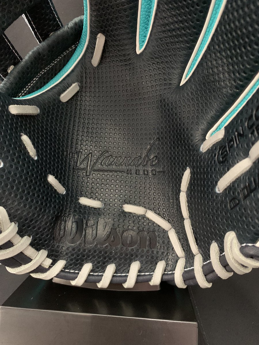 info42648043's tweet photo. 価格:税込定価39,600円→
すみれ価格はなんと税込29,900円‼️

各1個ずつですのでお早めに😊

#すみれスポーツ #wilsonbaseball #wilson #ウイルソン #mlb #メジャー #メジャーリーグ #usa #usa🇺🇸 #軟式グラブ #軟式グローブ #ワナビーヒーロー #ワナビーヒーローwilson #wannabehero #dw5 https://t.co/QUjXTYT3mu