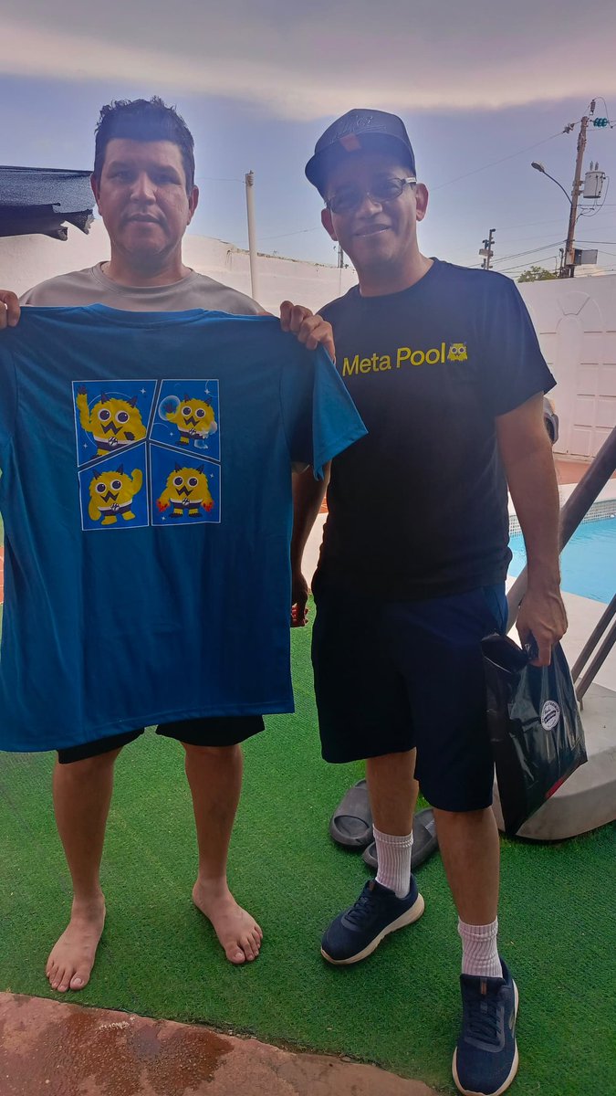 carloscanov's tweet photo. Por ser Holders de #mpDAO mi amigo @rglopez y yo nos ganamos franelas del 4 aniversario de @meta_pool ! Gracias @skyempire90 por la invitación la pasamos genial!! 💯🚀 https://t.co/jS2PtG55Ba