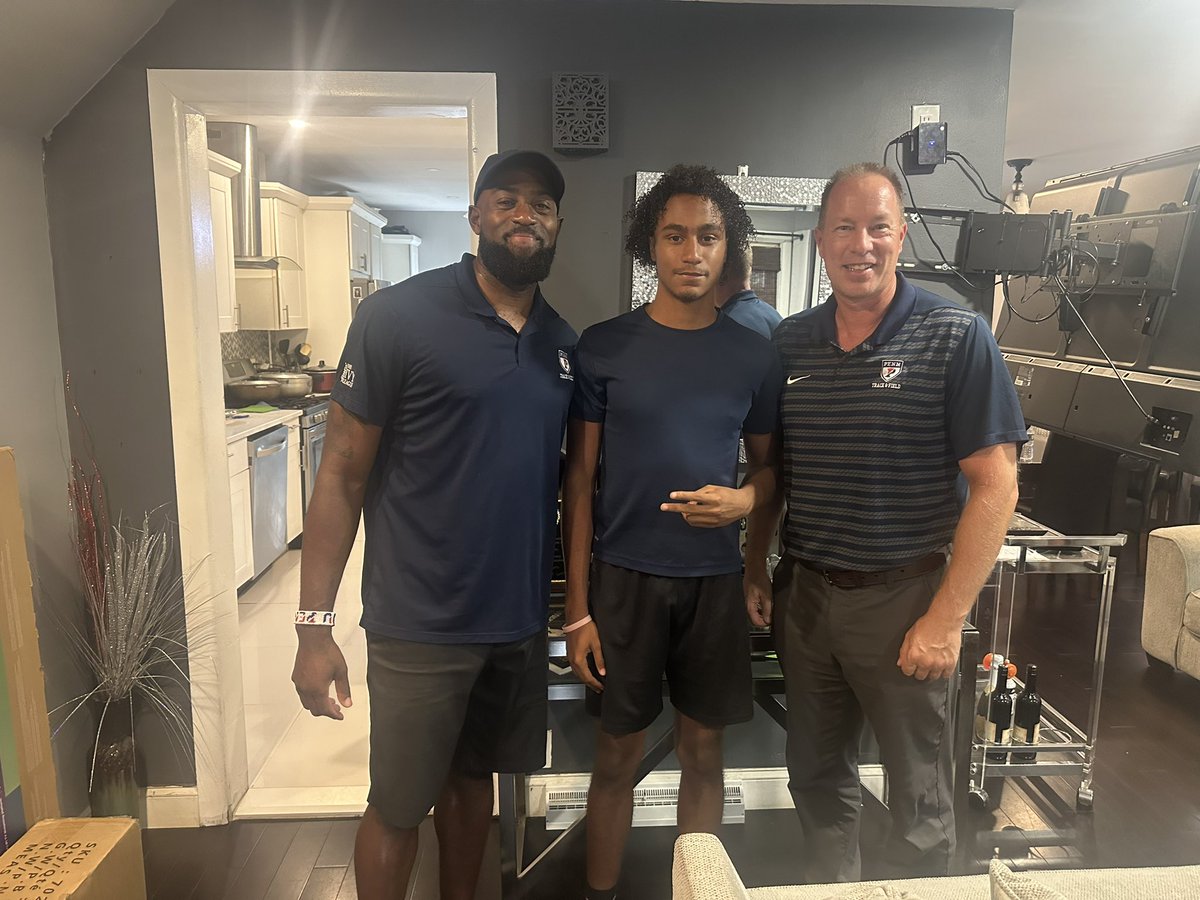 Seven Garcia had a great visit from the UPENN coaches today at home from Head Coach Steve Dolan and Associate Head Coach Moose Akanno. Thank you coaches!