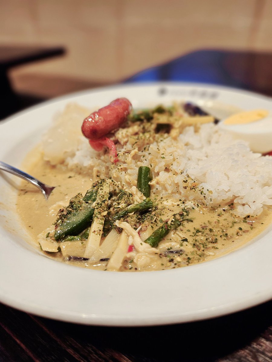 期間限定CoCo壱のグリーンカレーはなくなる前に皆さん是非食べたほうが良いですよ。相当よくできています。