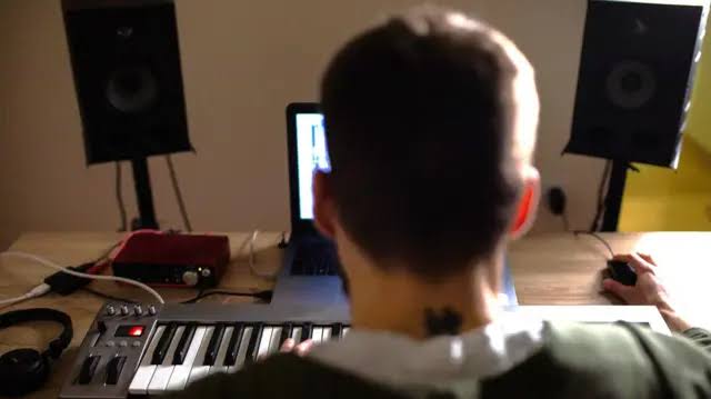 World Insights (@world_insights1) on Twitter photo <a href="/historyinmemes/">Historic Vids</a> π€ AI-Generated Music Scam β Michael Smith
β‘ Michael Smith used AI to create a fake music band
πͺ Employed bots to inflate streaming numbers
π° Earned over $10 million in royalties from fake streams
π΅ Songs gained popularity online despite being artificial
βοΈ <a href="/historyinmemes/">Historic Vids</a> π€ AI-Generated Music Scam β Michael Smith
β‘ Michael Smith used AI to create a fake music band
πͺ Employed bots to inflate streaming numbers
π° Earned over $10 million in royalties from fake streams
π΅ Songs gained popularity online despite being artificial
βοΈ