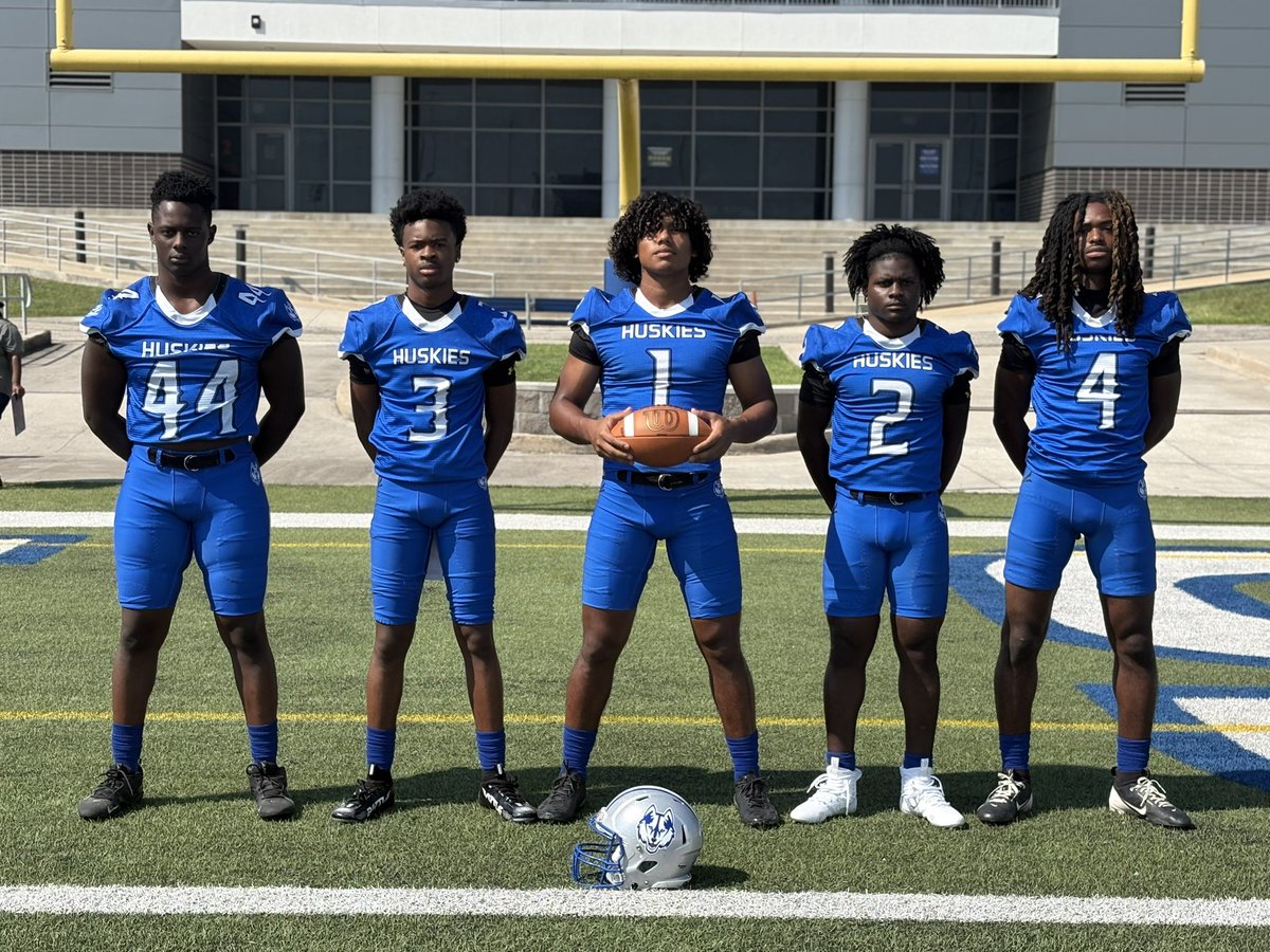 Coach Jarvis Kelley (@1coachkelley) on Twitter photo What a Blessing to lead this awesome team!
<a href="/elijaheche44/">Elijah Eche</a> <a href="/brown_torian3/">Torian Brown 28’</a> <a href="/Jeffrivas407/">J. R. Hernandez 26’</a> <a href="/dareushubbard26/">Dareus Hubbard 26’</a> <a href="/CFlemings4/">ChristopherFlemings4</a> <a href="/CoachCornell1/">Harold Cornell</a>
#1pack1purpose☝🏾
#ManTheShip🌊
#GoBigBury🔵⚪️ What a Blessing to lead this awesome team!
<a href="/elijaheche44/">Elijah Eche</a> <a href="/brown_torian3/">Torian Brown 28’</a> <a href="/Jeffrivas407/">J. R. Hernandez 26’</a> <a href="/dareushubbard26/">Dareus Hubbard 26’</a> <a href="/CFlemings4/">ChristopherFlemings4</a> <a href="/CoachCornell1/">Harold Cornell</a>
#1pack1purpose☝🏾
#ManTheShip🌊
#GoBigBury🔵⚪️