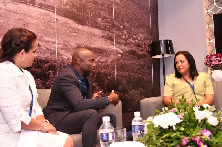 #Cuba  afianza relaciones con la Unión de Telecomunicaciones del Caribe. Para fortalecer la cooperación internacional en el campo de las Telecomunicaciones y las TIC, como vía para el desarrollo soberano y solidario de la región. #SanctiSpíritusEnMarcha <a href="/Cuba_CTC/">Central de Trabajadores de Cuba</a> <a href="/Colina_CTCuba/">Miguel Colina</a>