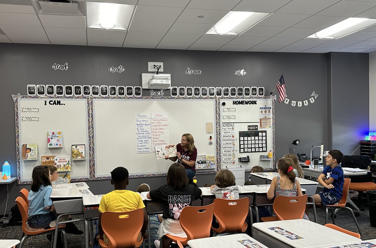 Mrs. Holthouse tweet media