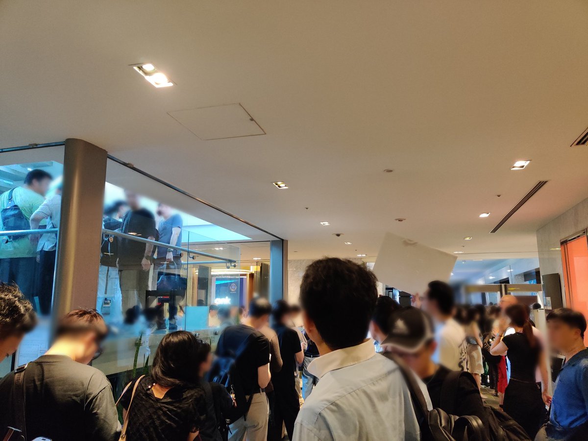 #ハムフェア なんて余裕だ。今日のイベントなんて開始1時間で、まだ入場待機で+1時間余裕だ。チケット代も8000円なんだぜ。😂