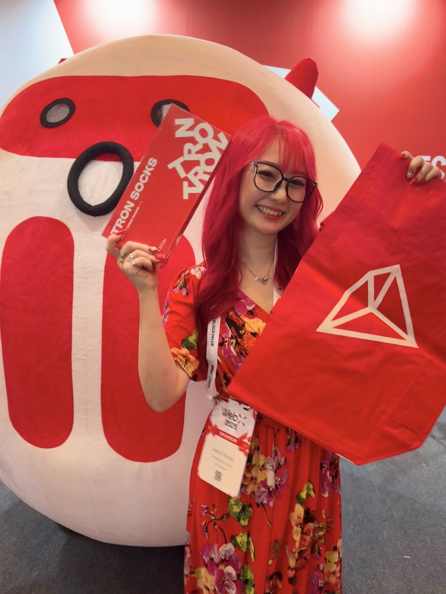 #WebX2025 Title Sponsorの <a href="/trondao/">TRON DAO</a> <a href="/TronDao_JPN/">TRON DAO Japan🇯🇵</a> はもうすぐなんと8周年🚀🔥
世界中で大きいブースやイベントを開催し続ける彼らが日本でもグッズたくさん配ってくれて嬉しい〜🥰
Justinさんが宇宙旅行から戻ってWebXでスピーチしてくれるのも嬉しいニュース🪐
皆も遊びに行ってみてね❤️