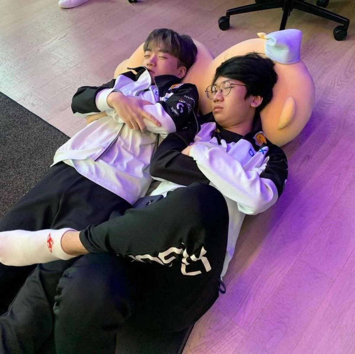 these two are back with kakao friends again