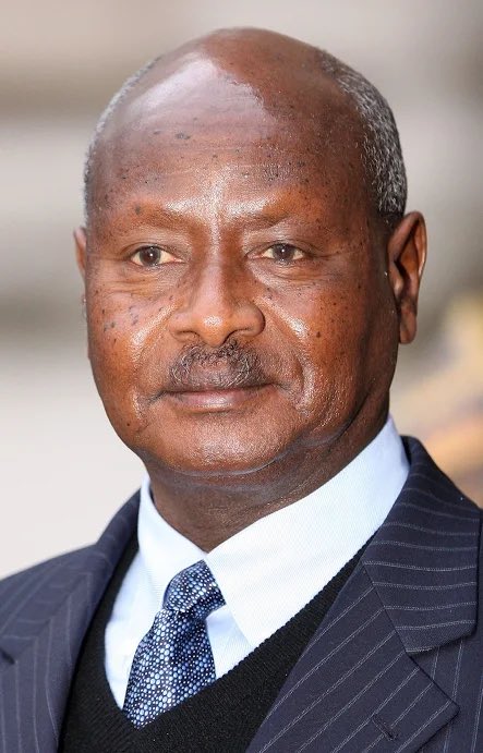Los presidentes Paul Biya, de 92 años y casi 43 años ejerciendo el poder en Camerún, y Yoweri Museveni, de 80 años y 39 años como presidente en Uganda, anunciaron ambos su aspiración a reelegirse una vez más en sus cargos. ¿Hasta cuándo sus pueblos van  soportar la ausencia de