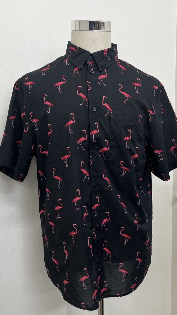 fujiland2022's tweet photo. 🌴フジランドで新たな取り組みスタート🌴
古着の販売を始めました😊

あなたにぴったりな一点をお届けします。
🦩フラミンゴ柄のYシャツ🦩
この一枚で海へキャンプへ夏の思い出をもうひとつ。

他にもこれから続々とアイテム追加予定！
フジランドの新展開にご注目ください　(^_^)v
#古着
#b型事業所 https://t.co/g6hYYEp5kA