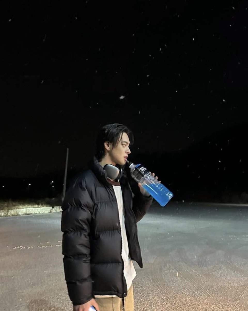 sabaku_125's tweet photo. 리오 용량 큰 물, 음료수 들고 다니는것도 쾌남 모먼트야
#리오 #이리오 #leeo https://t.co/h57gktmSks