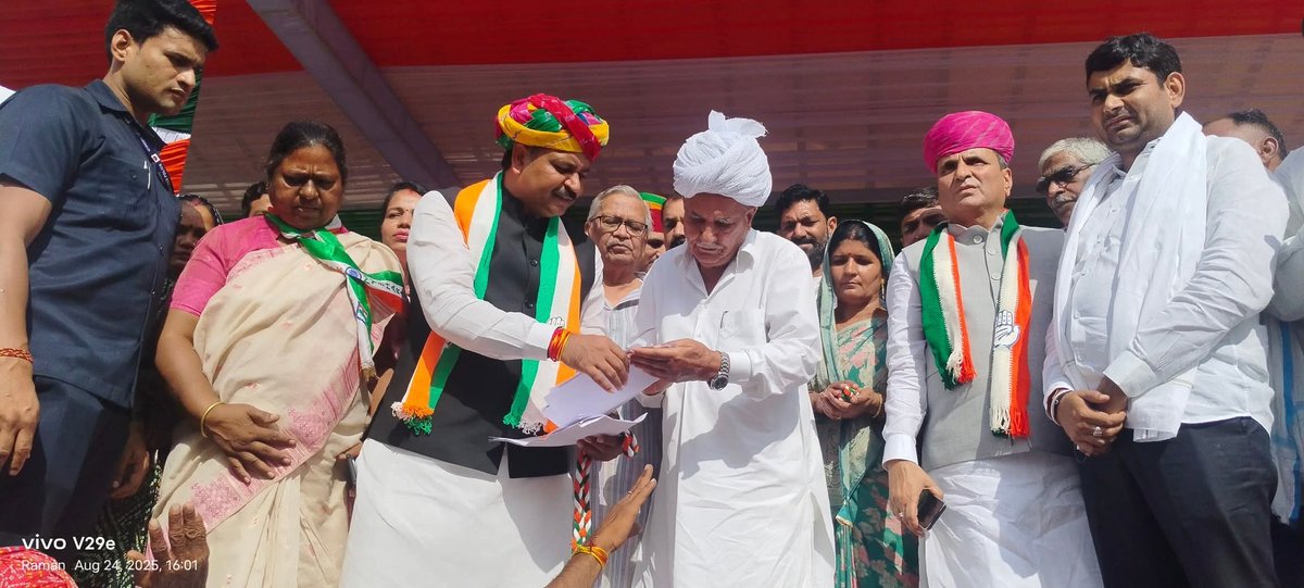 कल अजमेर में आयोजित सरस सहकार महाकुंभ में सम्मिलित हुआ, हजारों पशुपालकों की हुंकार से अजमेर की धरती आज गुंजायमान थी 

अजमेर डेयरी अध्यक्ष श्री रामचंद्र चौधरी जी की अगुवाई में आज नेता प्रतिपक्ष टीकाराम जूली जी, विधायक विकास चौधरी जी, धर्मेंद्र राठौड़ जी एवं कई डेयरी संघ