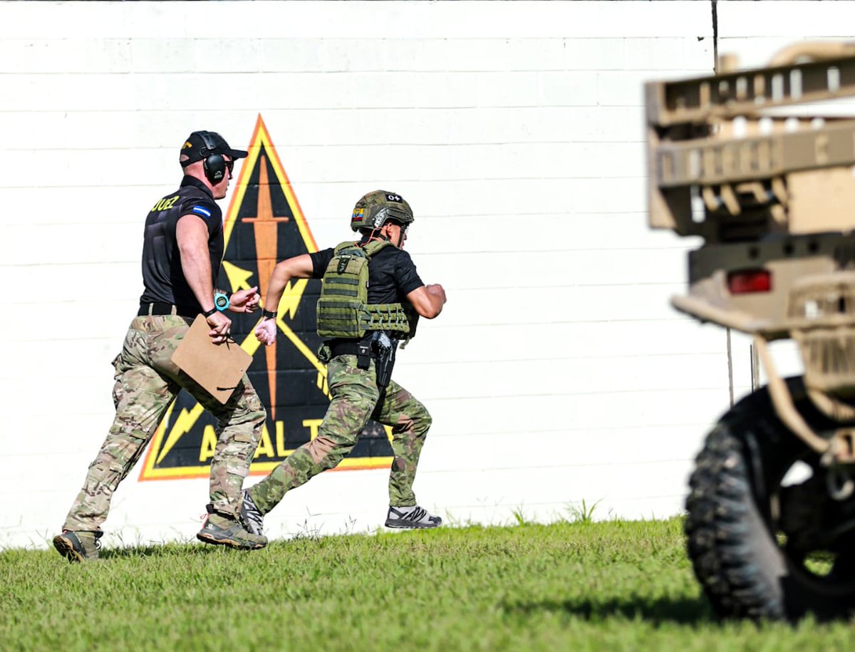 💥 Cada punto suma en el camino a la victoria. 💪🇸🇻
¡Fuerza y determinación para los restantes eventos! 🏆
<a href="/SOCSOUTH/">SOCSOUTH</a>
<a href="/Southcom/">U.S. Southern Command</a>
#FuerzasComando
#FuerzasComando2025