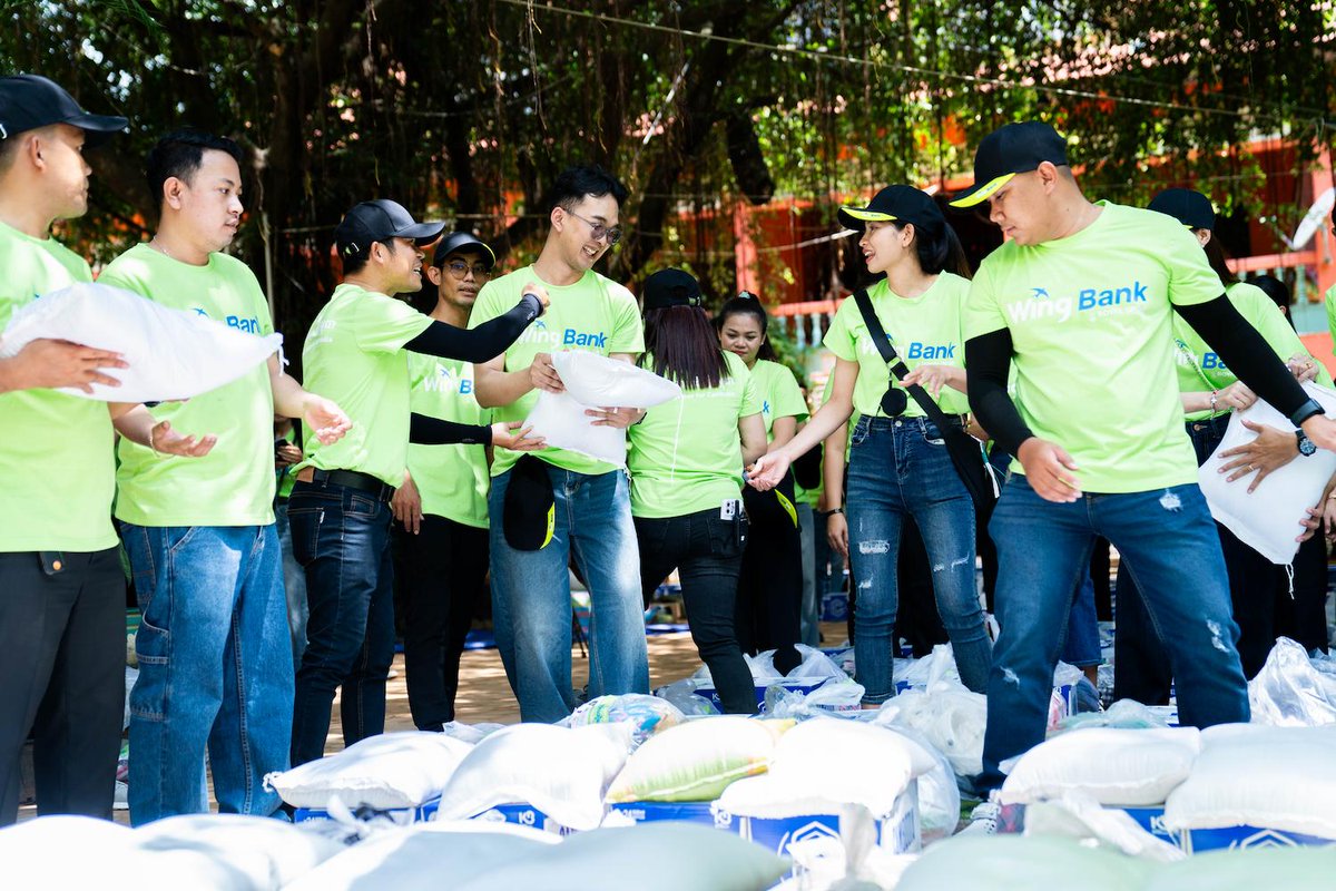 #WingBank and Members of Royal Group of Companies Deliver Relief to Soldiers and Displaced Families in Siem Reap
b2b-cambodia.com/news/wing-bank…