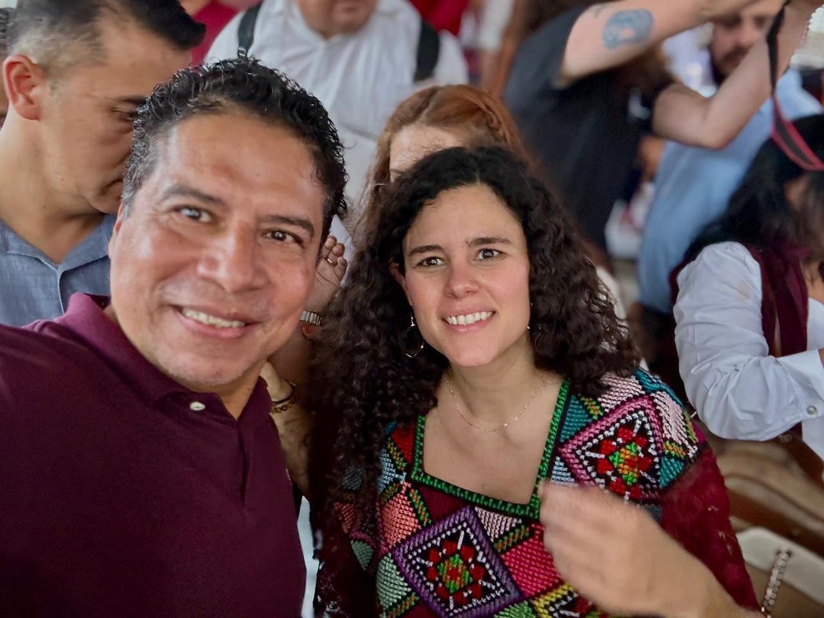 Lenin Amaro B. (@leninamaro) on Twitter photo ¡Feliz cumpleaños, querida Presidenta <a href="/LuisaAlcalde/">Luisa Alcalde</a> !
Que este nuevo año de vida llegue lleno de salud, alegría y momentos especiales con tus seres queridos. 🎉 ¡Feliz cumpleaños, querida Presidenta <a href="/LuisaAlcalde/">Luisa Alcalde</a> !
Que este nuevo año de vida llegue lleno de salud, alegría y momentos especiales con tus seres queridos. 🎉