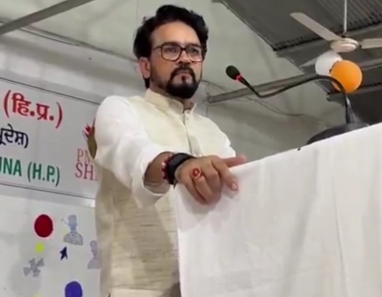 JaikyYadav16's tweet image. BJP सांसद अनुराग ठाकुर एक स्कूल के प्रोग्राम में गए हुए थे तभी उन्होंने मंच से बोलते हुए पूछा कि

अंतरिक्ष में यात्रा करने वाला पहला कौन था?
 
सामने बैठे सैकड़ों बच्चों ने एक स्वर में कहा- नील ऑर्मस्ट्रॉन्ग

अनुराग ठाकुर ने बच्चों के जवाब को काटते हुए कहा कि 

मुझे तो लगता है…