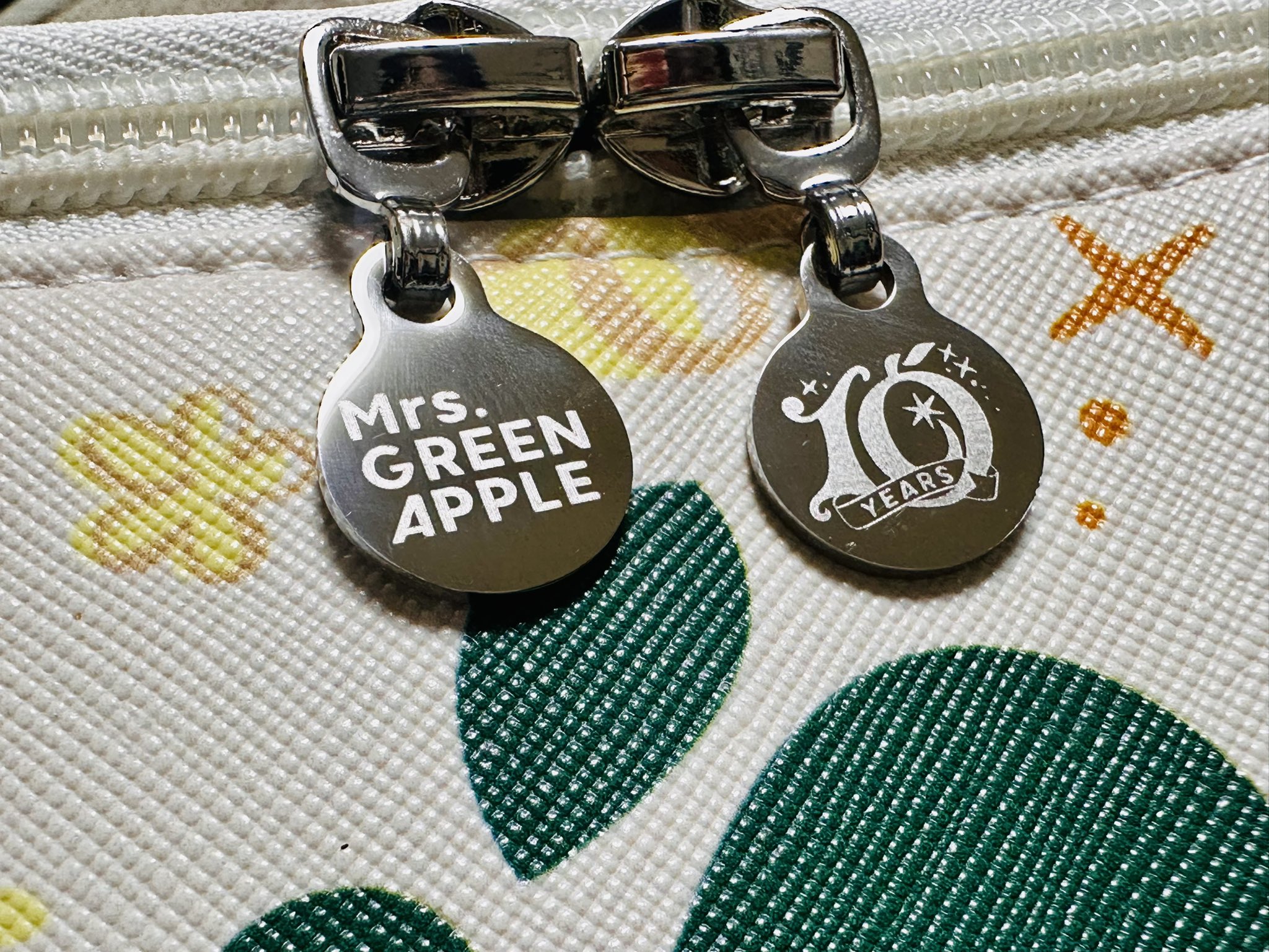 Mrs. GREEN APPLE ポーチ 新品】Mrs. GREEN APPLE ポーチ 2個セット - メルカリ