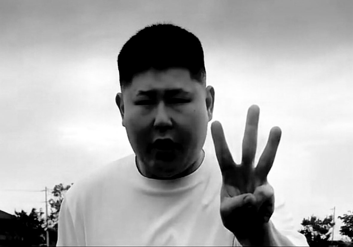 アーロン tweet media