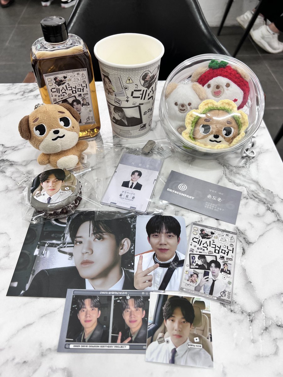 인생첫생카 ㅋㅋㅋㅋ
선착사원증도 받고 명함까지 너무 좋다ㅠㅠㅠㅋㅋㅋㅋㅋㅋㅋ
대리님 생일 축하드려요!!!ㅋㅋㅋ

 #데식컴퍼니_8월25일까지_보고서제출_부탁드립니다