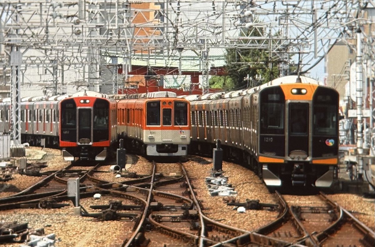 カラフル阪神電車