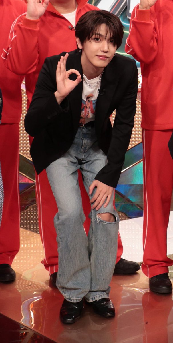 💭 (@juseyokudasai) on Twitter photo 脚長くね? 脚長くね?