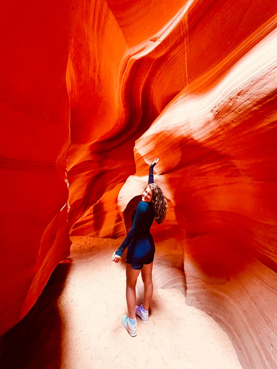 The glowing red walls of Antelope Canyon — nature’s masterpiece. 🏜️ Explore it on a small group tour from Las Vegas. 🚐📸
topcanyon.tours
#antelopecanyontour #smallgrouptour #lasvegastoantelope