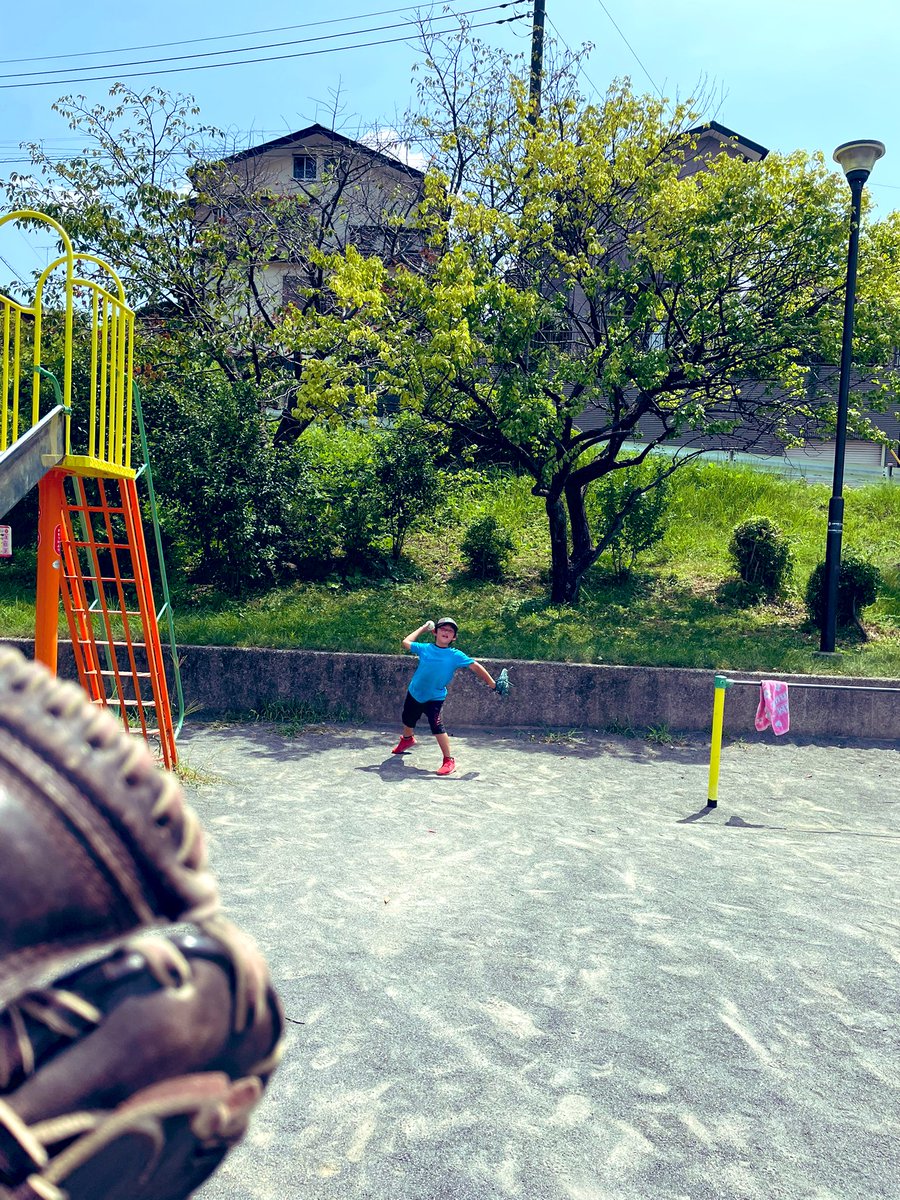 息子に誘われて公園でキャッチボール⚾️
めっちゃあちぃ🔥🫠🔥