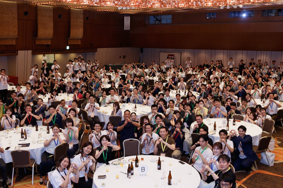 PROGRIT's tweet image. 【プログリット感謝祭2025 開催🎉】
8/23(土)、約200名の受講生・卒業生の皆様にご参加いただき、感謝の気持ちを込めた特別なイベントを開催いたしました！

担当コンサルタントとの再会や、お客様同士のつながりなど、たくさんの出会いと交流が生まれた一日となりました✨

受講生の乾様による「HERO…