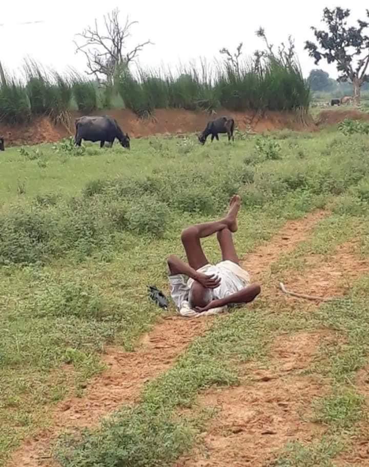 जब ख्वाहिशें कम हो जाएं तो,
सुकून अपने आप मिल जाता है...।
राधे राधे 🙏