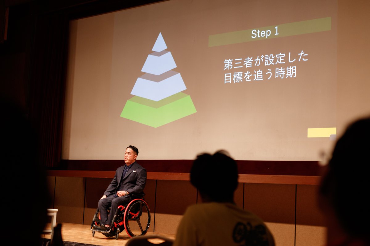 PROGRIT's tweet image. 【プログリット感謝祭2025 開催🎉】
8/23(土)、約200名の受講生・卒業生の皆様にご参加いただき、感謝の気持ちを込めた特別なイベントを開催いたしました！

担当コンサルタントとの再会や、お客様同士のつながりなど、たくさんの出会いと交流が生まれた一日となりました✨

受講生の乾様による「HERO…