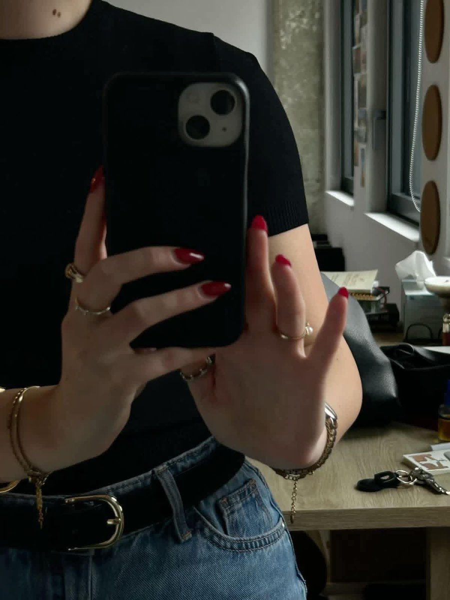 كان مجرّد شعور لكنّه إستقر وتمرّد وفاض.....🖤 
#صباح_آلُـۜسـۨۚعاده ♥🌹