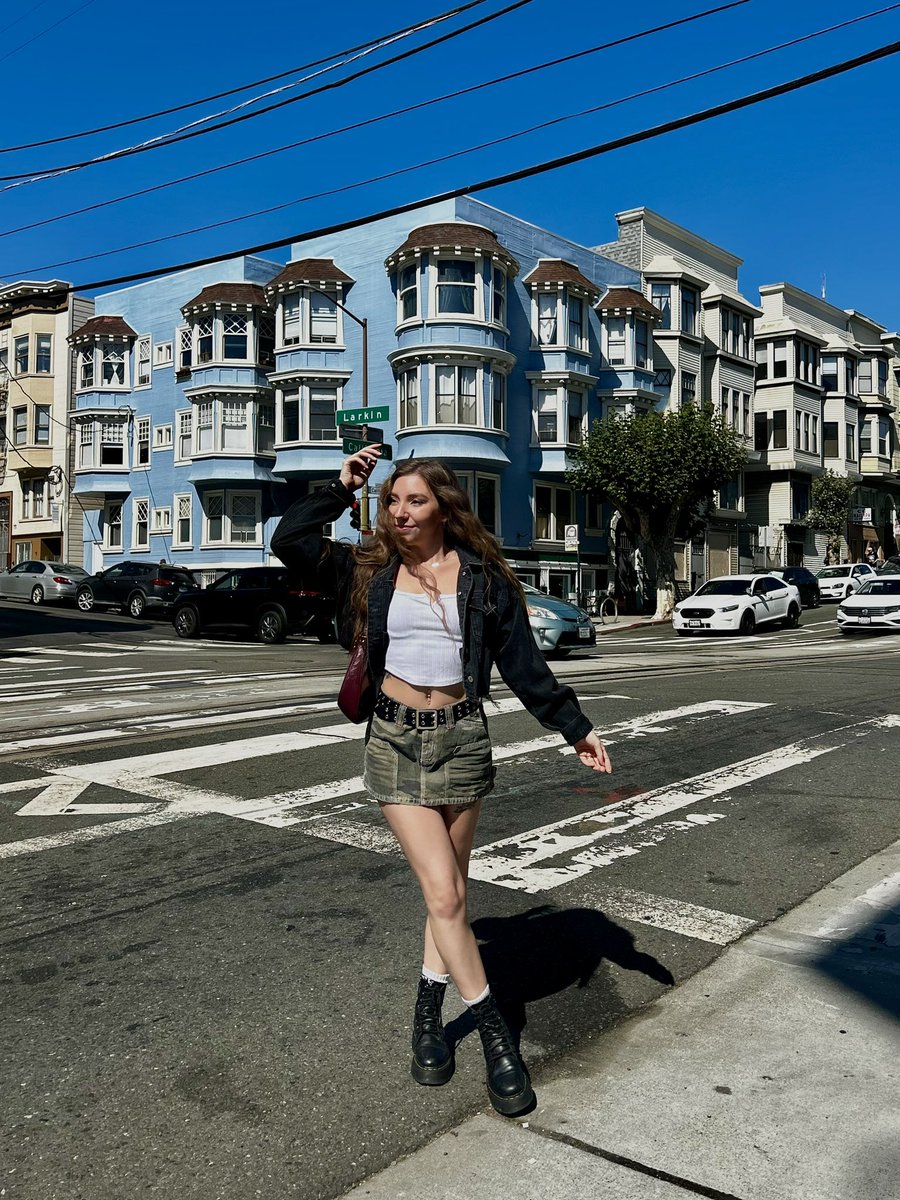 evaporxte's tweet photo. san francisco girl🩶 https://t.co/HkSXvh9Th7