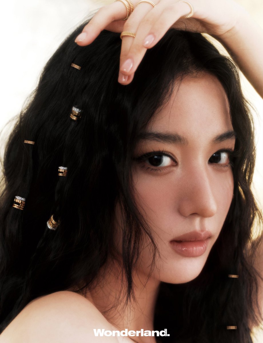 #WangChuran takes the cover of Wonderland Magazine

Full spread - weibo.com/7337001776/520…