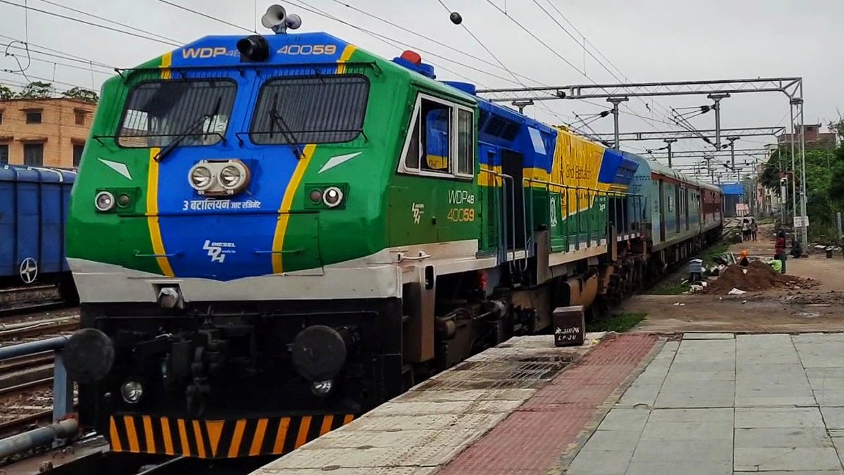 Jodhpur Railways (UNOFFICIAL) (@jodhpurrailways) on Twitter photo भगत की कोठी ⇌ जम्मूतवी एक्सप्रेस नए नंबर और LHB रैक से संचालित 💖
Watch video youtu.be/OaZFZOM6JfQ
1st LHB run with Special EMD dedicated to 3rd Battalion, The Jat Regiment 🔥
#IndianRailways <a href="/DRMJodhpurNWR/">DRM JODHPUR</a> <a href="/NWRailways/">North Western Railway</a> <a href="/RailMinIndia/">Ministry of Railways</a> भगत की कोठी ⇌ जम्मूतवी एक्सप्रेस नए नंबर और LHB रैक से संचालित 💖
Watch video youtu.be/OaZFZOM6JfQ
1st LHB run with Special EMD dedicated to 3rd Battalion, The Jat Regiment 🔥
#IndianRailways <a href="/DRMJodhpurNWR/">DRM JODHPUR</a> <a href="/NWRailways/">North Western Railway</a> <a href="/RailMinIndia/">Ministry of Railways</a>