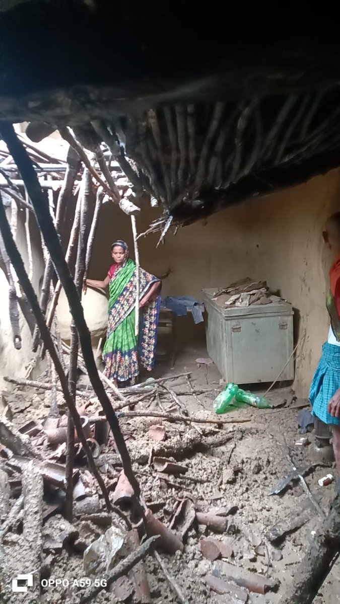 Manoj kumar Gupta (@manoj28544) on Twitter photo *बारिश से गिरा कच्चा मकान, पीड़ित ने लगायी गुहार
<a href="/jh_article19/">Jharkhand article 19 ( लोकतंत्र)</a>
न्यूज पलामू
पलामू छतरपुर प्रखंड में लगातार हो रही बारिश से मुरुमदाग़ गांव निवासी परशुराम यादव का कच्चा मकान गिर गया. इससे भुक्तभोगी परिवार को रहने की समस्या उत्पन्न हो गयी है. घर गिरने से कई समान बर्बाद हो गये. *बारिश से गिरा कच्चा मकान, पीड़ित ने लगायी गुहार
<a href="/jh_article19/">Jharkhand article 19 ( लोकतंत्र)</a>
न्यूज पलामू
पलामू छतरपुर प्रखंड में लगातार हो रही बारिश से मुरुमदाग़ गांव निवासी परशुराम यादव का कच्चा मकान गिर गया. इससे भुक्तभोगी परिवार को रहने की समस्या उत्पन्न हो गयी है. घर गिरने से कई समान बर्बाद हो गये.