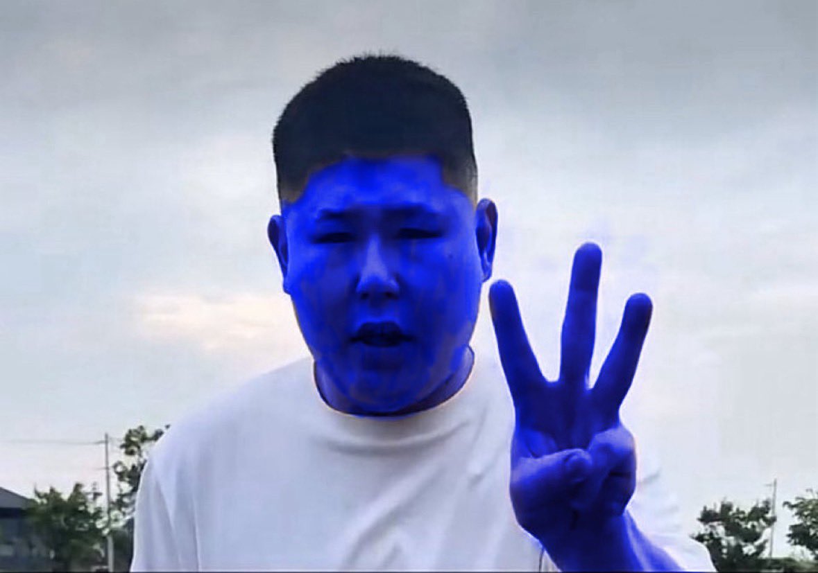 アーロン tweet media