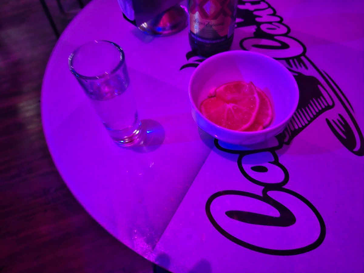 VulgarPrincessR's tweet photo. Vine a @Cafe_centromx saluden sin pena, estoy abierta a propuestas 🤎 https://t.co/1Bg5KqzgM8