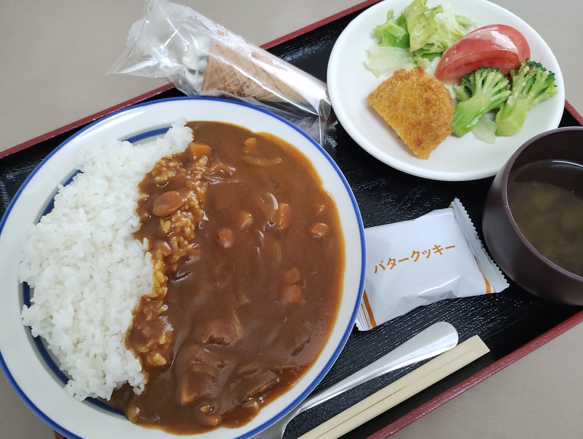 本日のお昼ごはんです😊
・シーフードカレー
・コンソメスープ
・サラダ
・メンチカツ
・シュガーコーンバニラ
大変美味しくいただきました😆
８月３１日は北海道マラソンがありますが、応援に行ってみてはいかがですか？大通り周辺が通行止めになりますが、選手や観客は熱中症に気をつけてね😊
