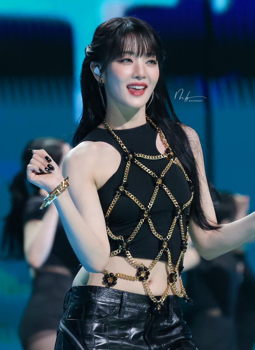 250823 민니 ❤️❤️❤️

TIMA🥰🥰🥰

#IDLE #아이들 #민니 #MINNIE #มินนี่ #ミンニ