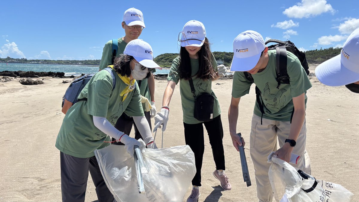 EVALUE_TW's tweet photo. Our #EVALUE Beach Cleanup was a success!
Thank you to all EV drivers &amp; families who joined us to protect the coast and oceans. Together, we drive not only cars—but change. 🚗
#EVCharging #CleanEnergy #Sustainability #EVCommunity #BeachCleanup https://t.co/hRhexpdPpn