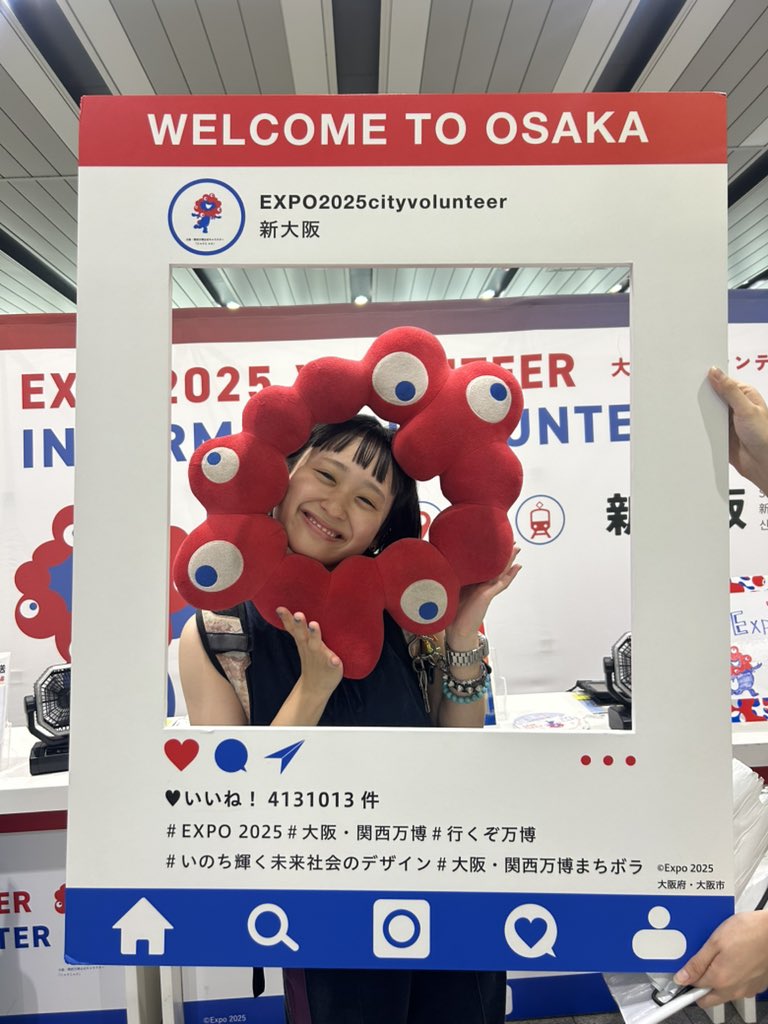 n___pizza's tweet image. 大阪からの帰り。新大阪駅でなんかミャクミャクになれるやつ見つけたから撮りたすぎて1人でスッと並んだ笑
ちびっこの後ろにワクワクで並ぶなちを想像してみてください。🔴⚪️🔵