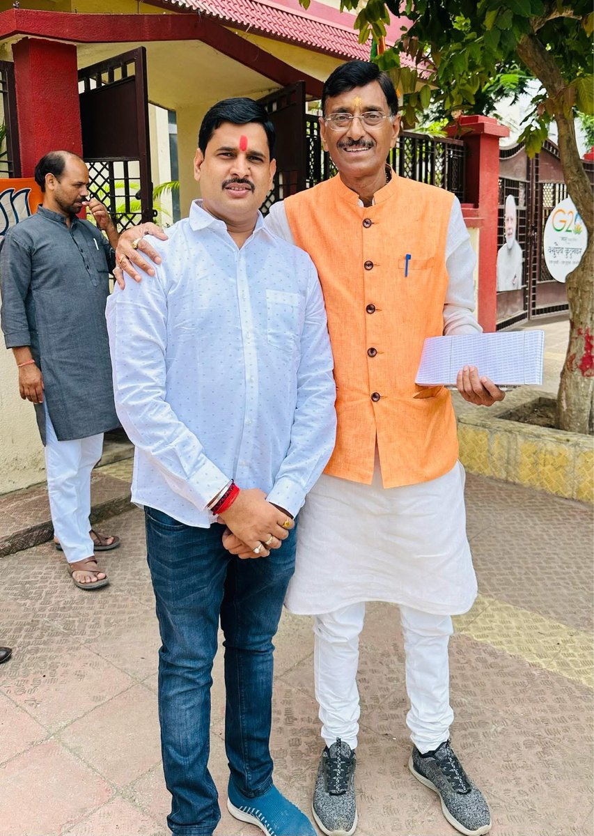 nitishojha_bjp's tweet photo. भाजपा के वरिष्‍ठ नेता एवं भारत सरकार में रक्षा राज्यमंत्री
माननीय श्री संजय सेठ जी
को जन्मदिन की हार्दिक शुभकामनाएं एवं ढेरों बधाइयाँ।

आपका स्वस्थ, सुदीर्घ व सफल जीवन राष्ट्रहित एवं समाजहित में निरंतर समर्पित रहे – यही मंगलकामना।
@SethSanjayMP https://t.co/I8Jpz8b0dJ
