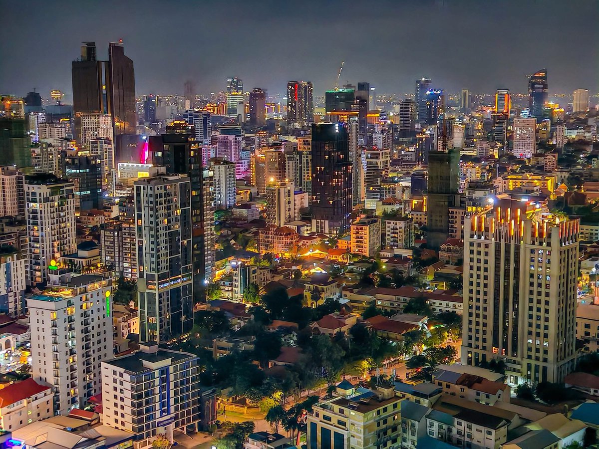 GODVERSEWORLD's tweet photo. 🇰🇭| Phnom Penh | 
WOW Cambodia now 💪
Credit 📸/ @soth sao
—————————————
#ASEANurbanist #ak_admin #ASEAN
#phnompenh #Cambodia #southeastasia https://t.co/9pFdumr0RO