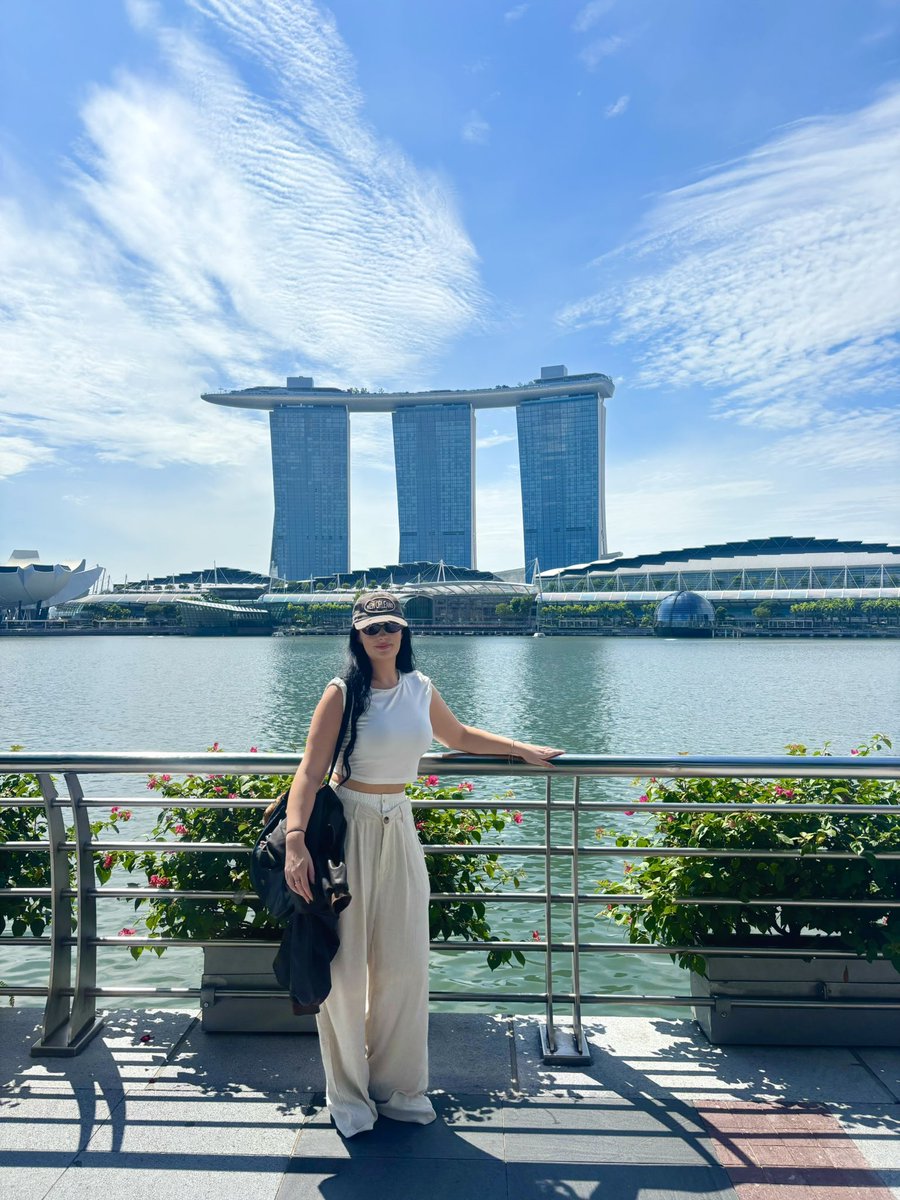 I’m going to miss you Singapore ✨ 

Exploring on our last day ☺️ 

Met some lovely ATIN in the hotel lobby on my way out, thank you all once again for all the love and support 💙

SINGAPORE ROARS WITH SB19
<a href="/SB19Official/">SB19 Official</a> #SB19
#SaWWorldTourSG