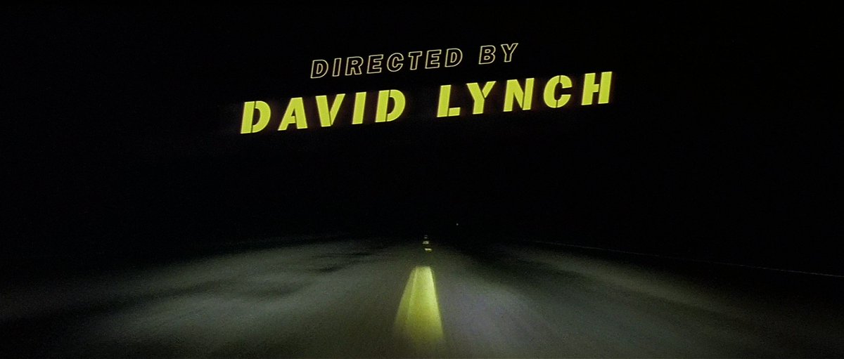 Ayer volví a ver LOST HIGHWAY, del gran David Lynch, y puedo afirmar que me sigue maravillando tanto (o incluso más) que la primera vez que la vi. Es de ese tipo de cine que crece con cada revisión. Simplemente mágico.
