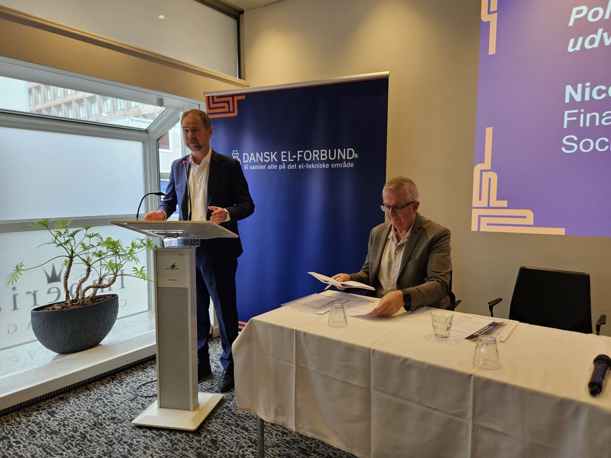 En stor tak til <a href="/NWammen/">Nicolai Wammen</a> for et stærkt oplæg på Dansk El-Forbunds Erhverspolitiske Konference, der bl.a har fokus på #dkøko - og på hvordan vi sikrer nok velkvalificeret arbejdskraft til både #dkforsvar og #dkgreen
#dkpol
